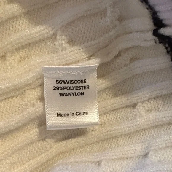 Evereve White Sweater with Green Accents Medium - Picture 4 of 5